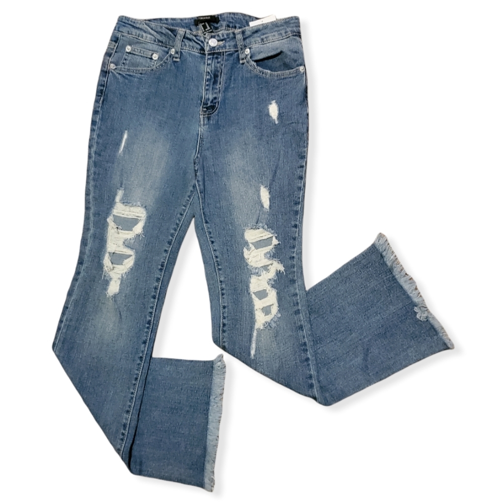 🦋NWT ♠️Forever 21♠️, Distressed Denim jeans with  Frayed Ankles, size 27